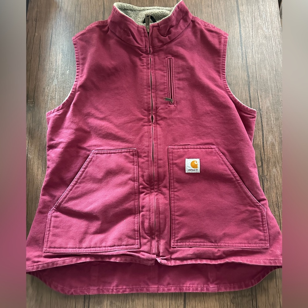 Women’s lined Carhartt vest in pink
